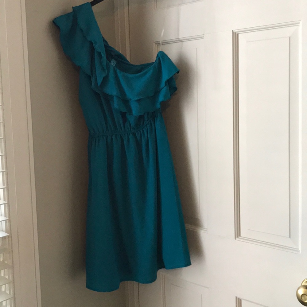 One shoulder dress